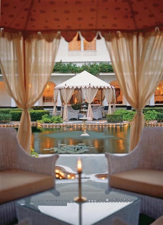 Restaurace v ubytování Taj Lake Palace Udaipur