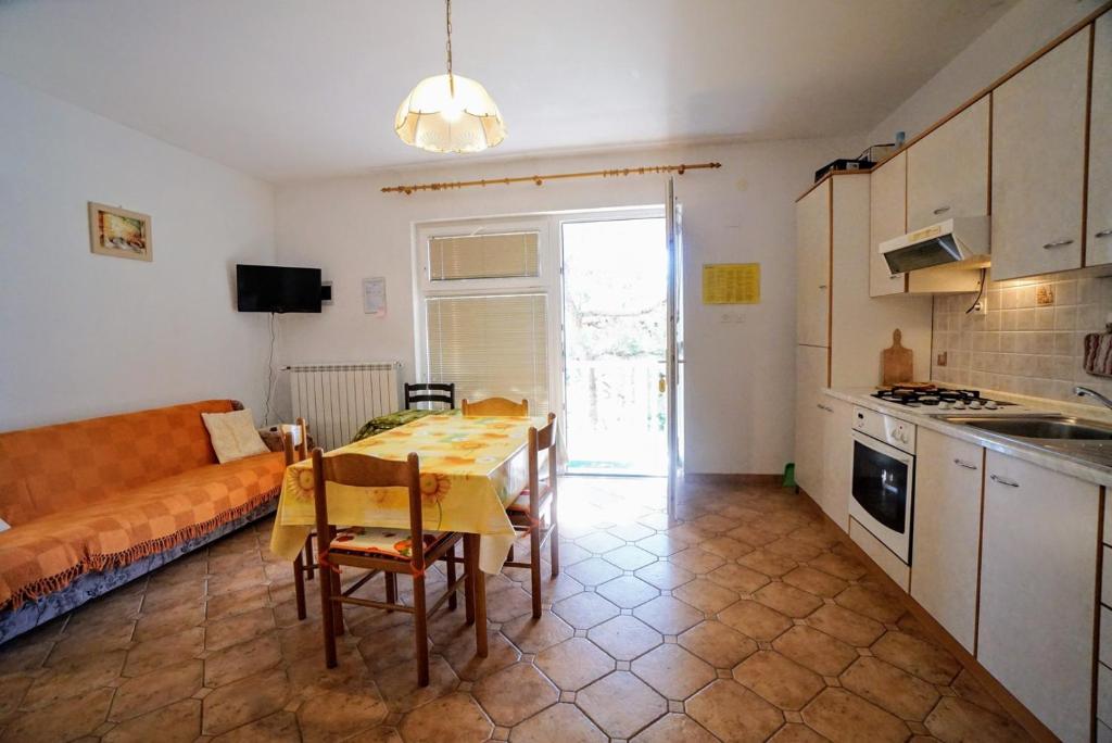 Kuchyň nebo kuchyňský kout v ubytování Apartment Cirila