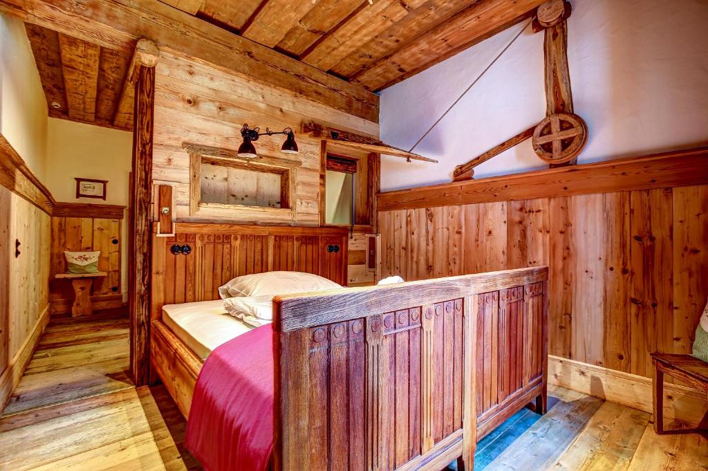 Letto o letti in una camera di Welterbe-Wirtshaus Steegwirt
