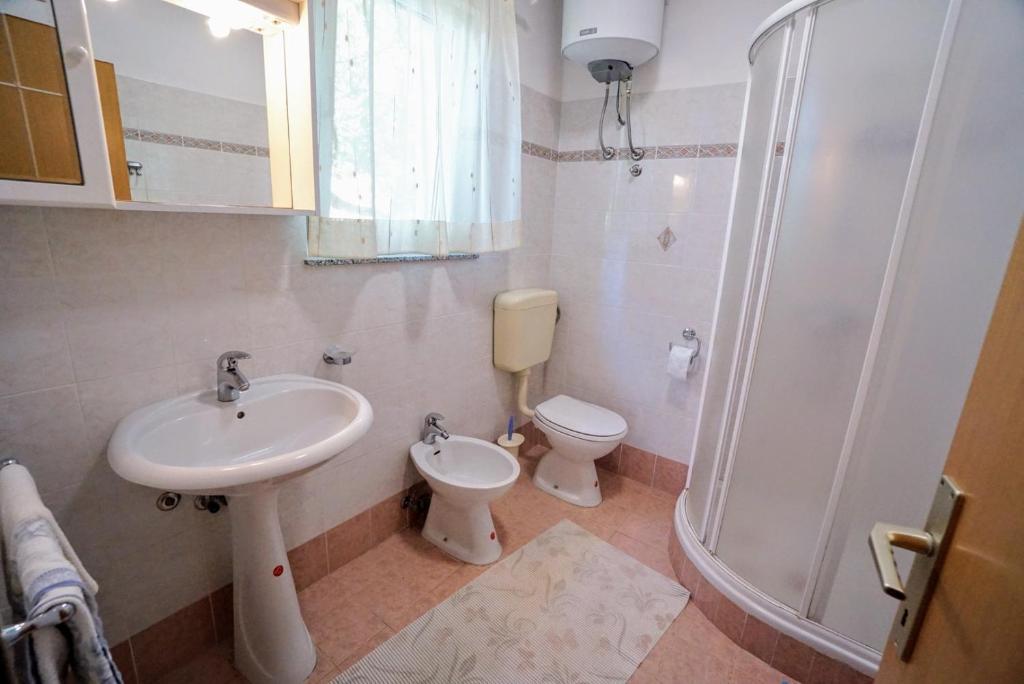 Koupelna v ubytování Apartment Cirila