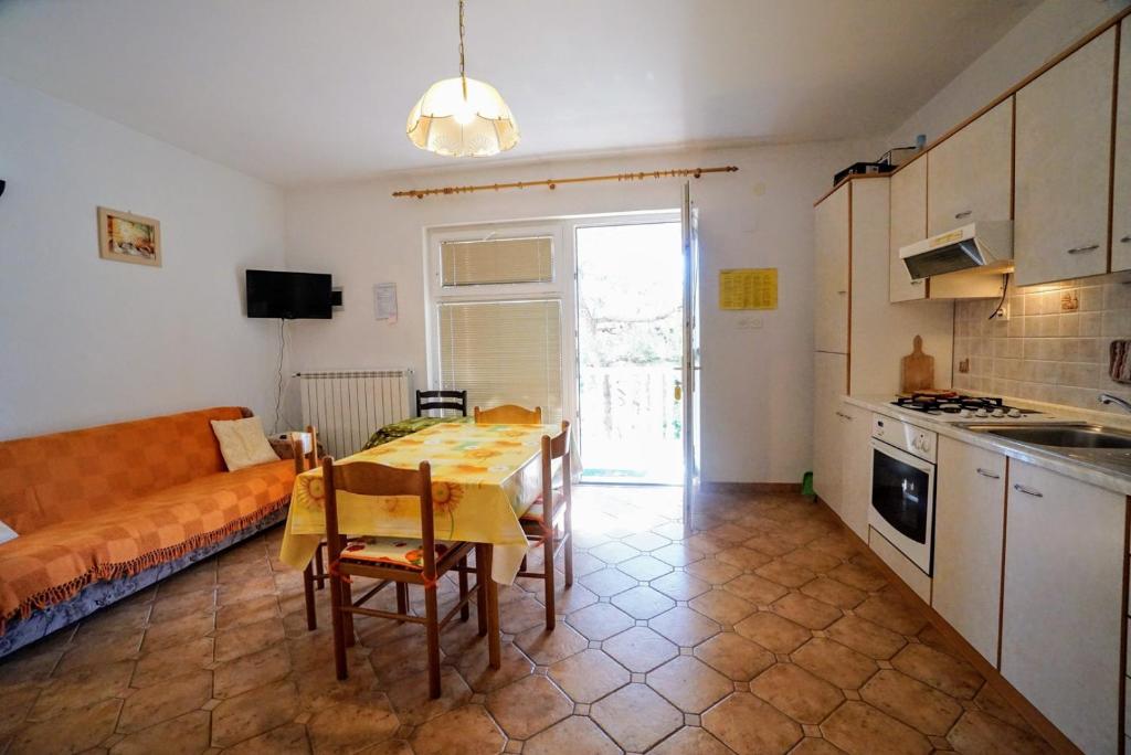 Kuchyň nebo kuchyňský kout v ubytování Apartment Cirila