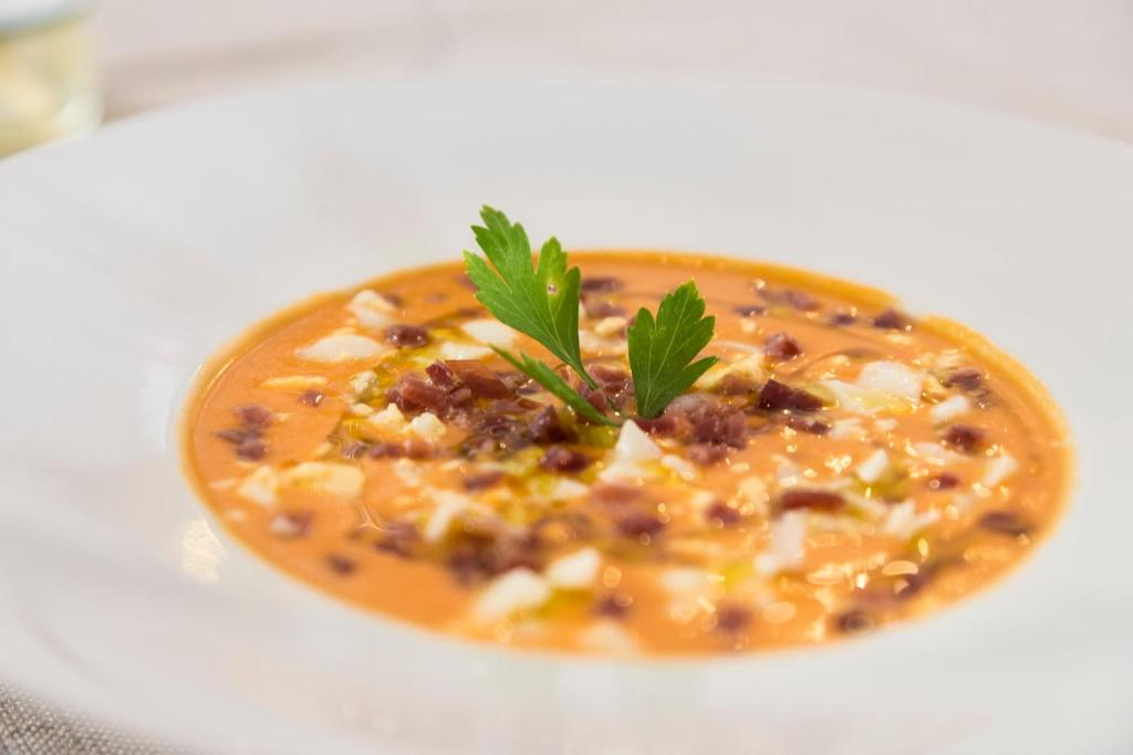 Comida en o cerca de este hotel