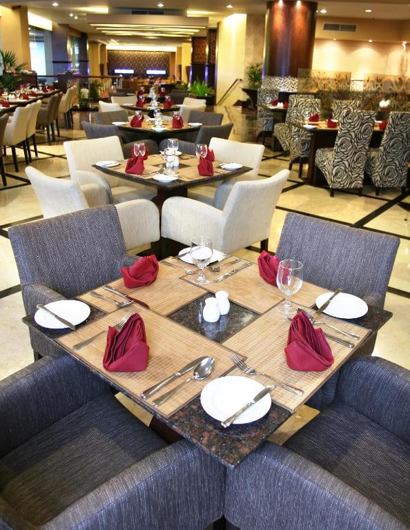 Restaurace v ubytování Aston Samarinda Hotel and Convention Center