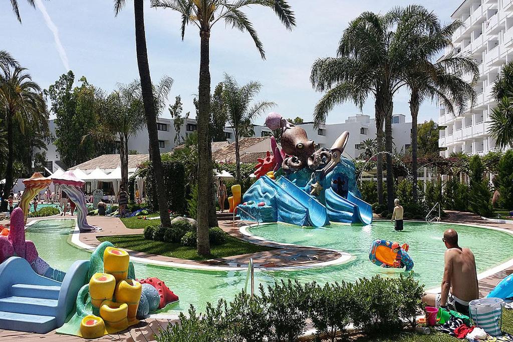 The swimming pool at or close to Apartment CB 1
