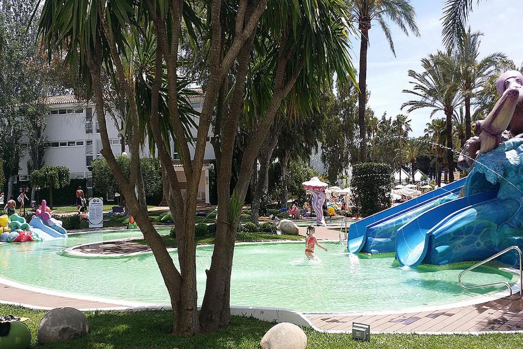 The swimming pool at or close to Apartment CB 1