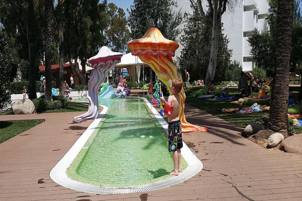 The swimming pool at or close to Apartment CB 1