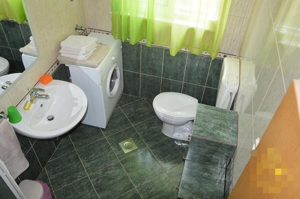 Kúpeľňa v ubytovaní Apartment in Preko with sea view, terrace, air conditioning, Wi-Fi (4574-1)