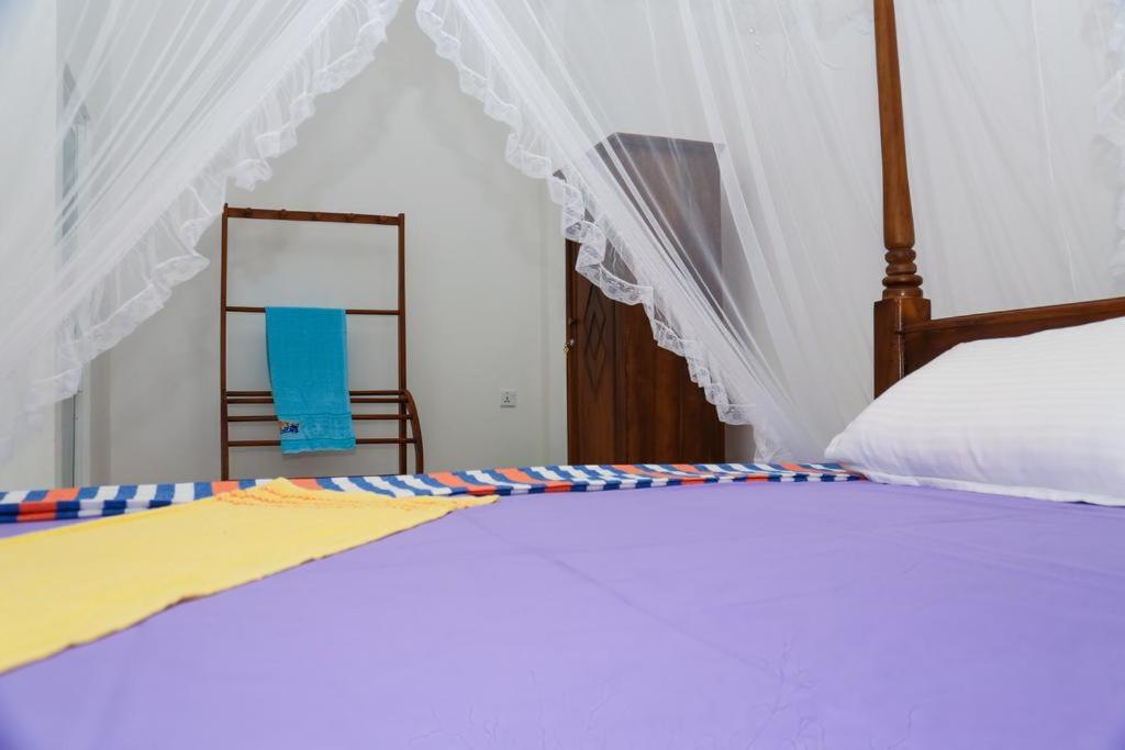 Postel nebo postele na pokoji v ubytování Raviru Guest Mirissa