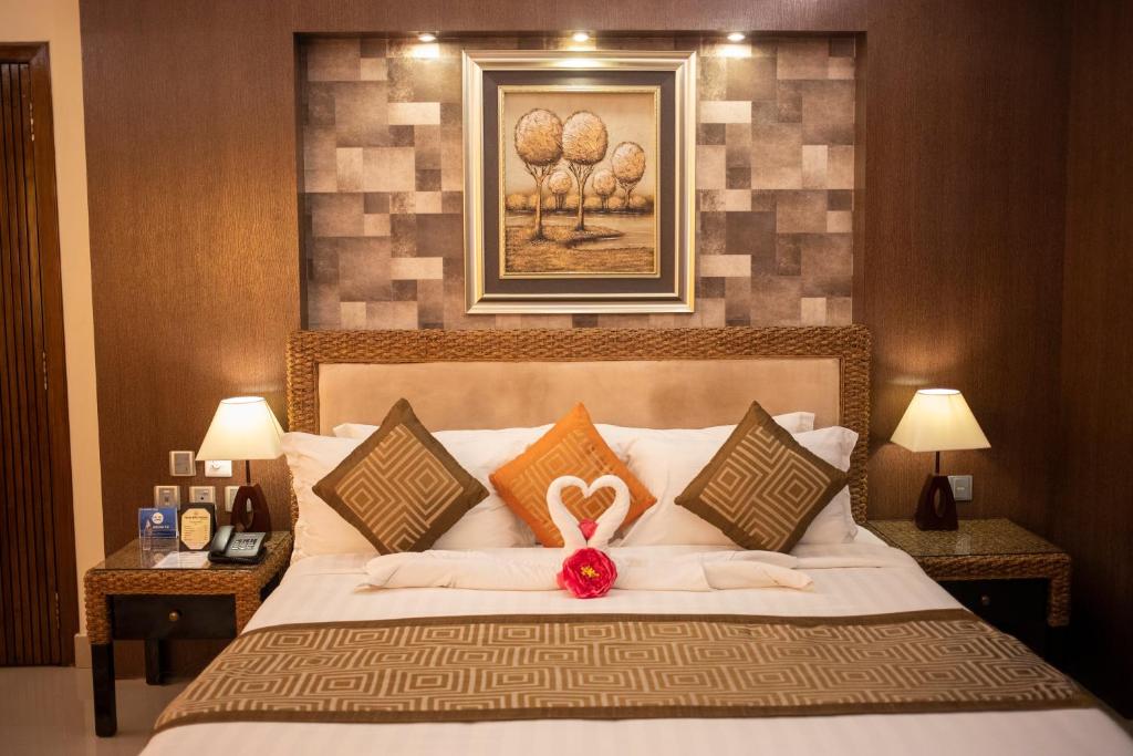 Säng eller sängar i ett rum på Hotel KRC Palace