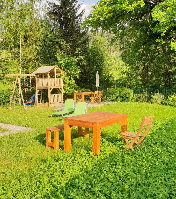 Vonkajšia záhrada v ubytovaní Ferienbungalow Mountain View Wood