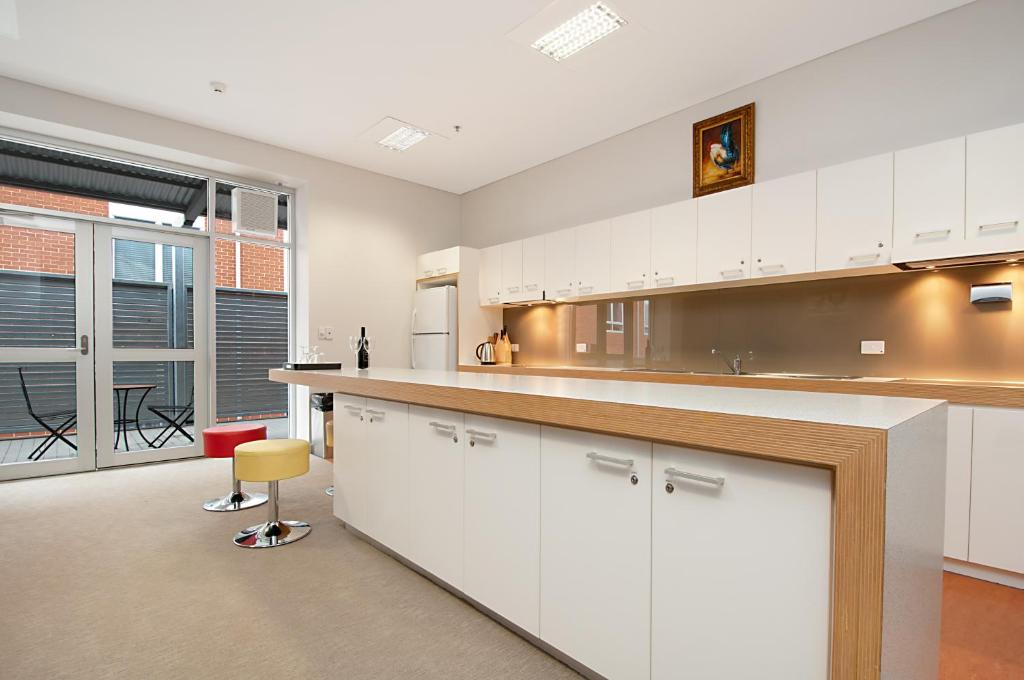 Kuchyň nebo kuchyňský kout v ubytování Adabco Boutique Hotel Adelaide