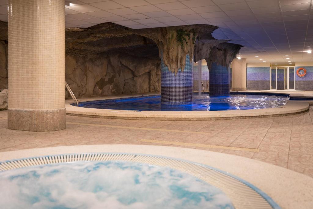 Bazén v ubytování htop Royal Star & SPA #htopFun nebo v jeho okolí