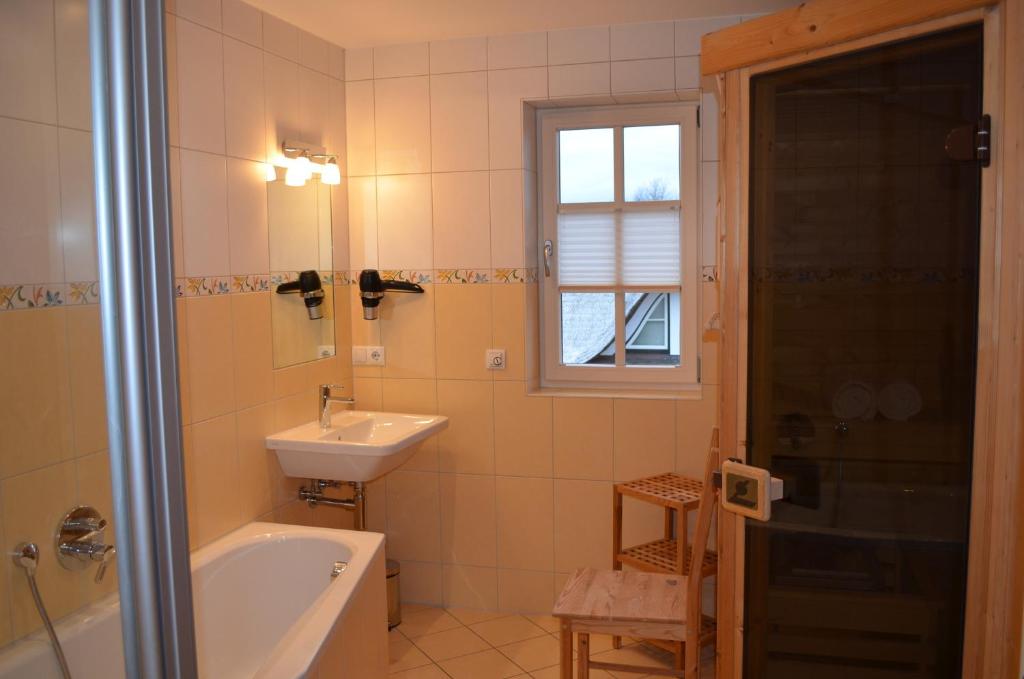 Ванна кімната в Insel Landhaus Feuerstein