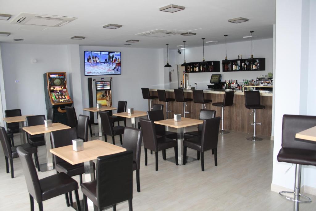 TV a/nebo společenská místnost v ubytování Hotel Mar de Aragón