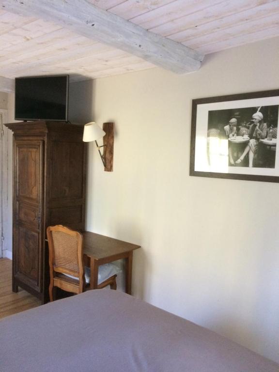 TV a/nebo společenská místnost v ubytování La Ferme Des Vignes