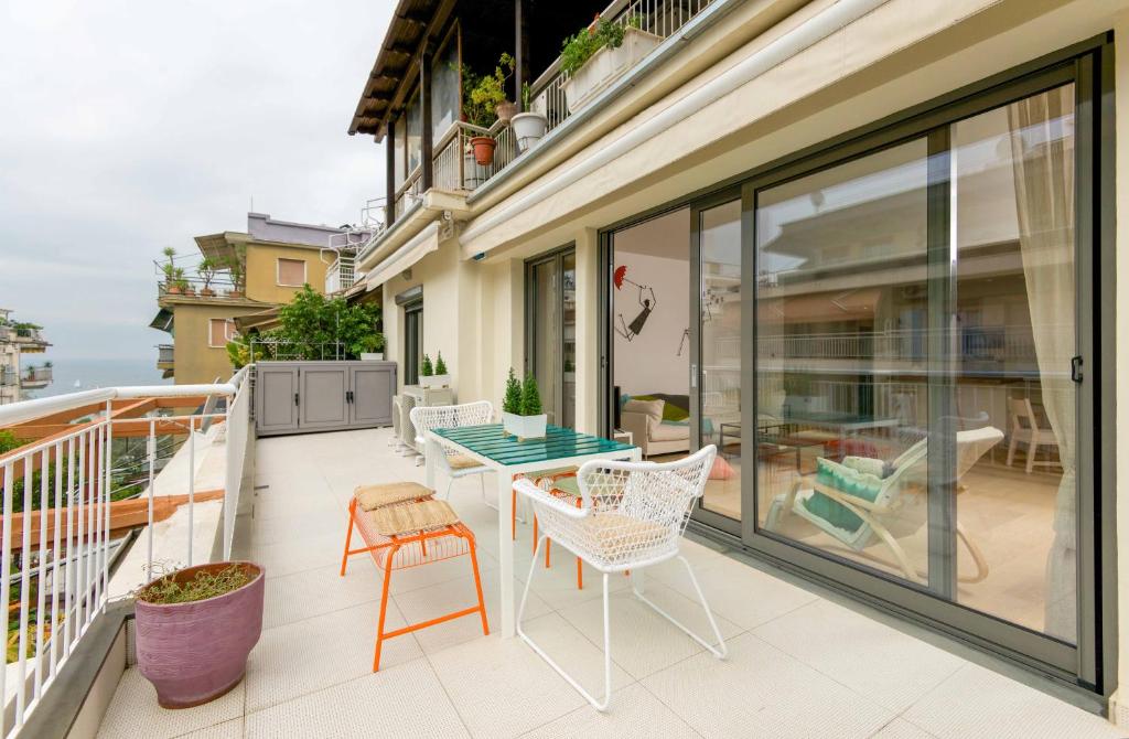 Balkón nebo terasa v ubytování Stylish 3-Bedroom Apartment & Terrace