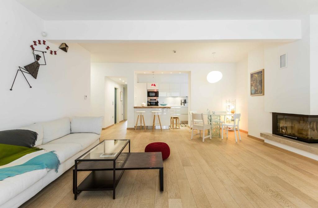 Posezení v ubytování Stylish 3-Bedroom Apartment & Terrace