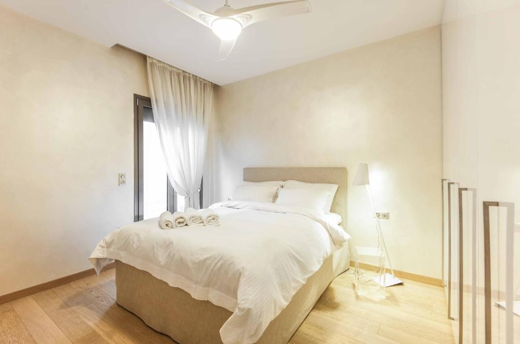 Postel nebo postele na pokoji v ubytování Stylish 3-Bedroom Apartment & Terrace