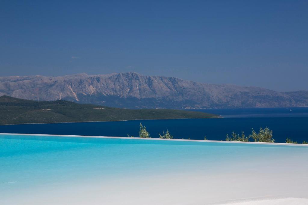 Zdjęcie z galerii obiektu Rachi Sea View Blue Villa w mieście Katouna