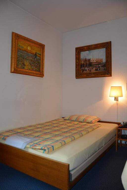 Postel nebo postele na pokoji v ubytování Hotel Dischma - FREE BUS AND TRAIN TICKET