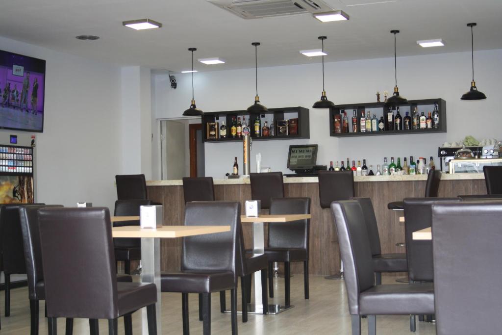 Lounge nebo bar v ubytování Hotel Mar de Aragón