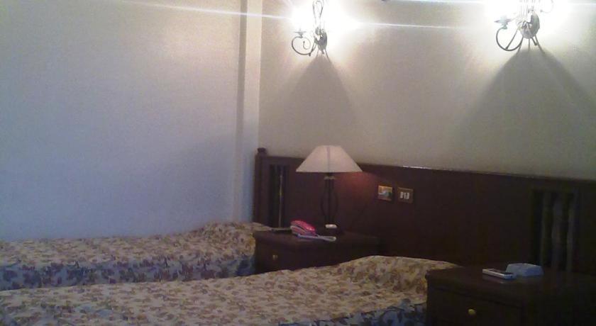 Postel nebo postele na pokoji v ubytování Orchida St. George Hotel