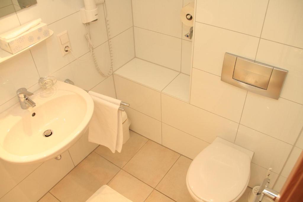 Koupelna v ubytování Hotel Garni Krone