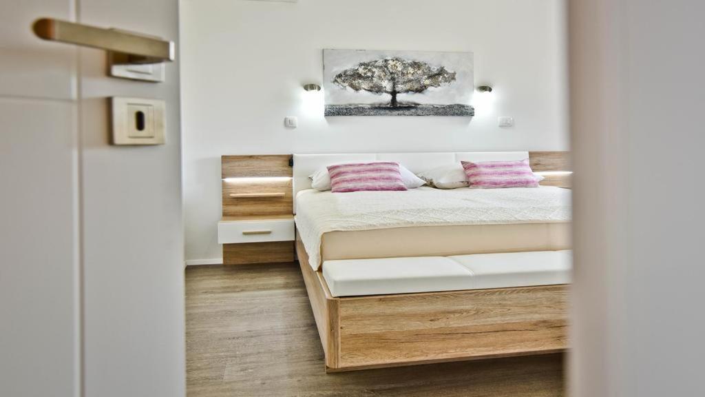 Posteľ alebo postele v izbe v ubytovaní Villa Jela Zadar
