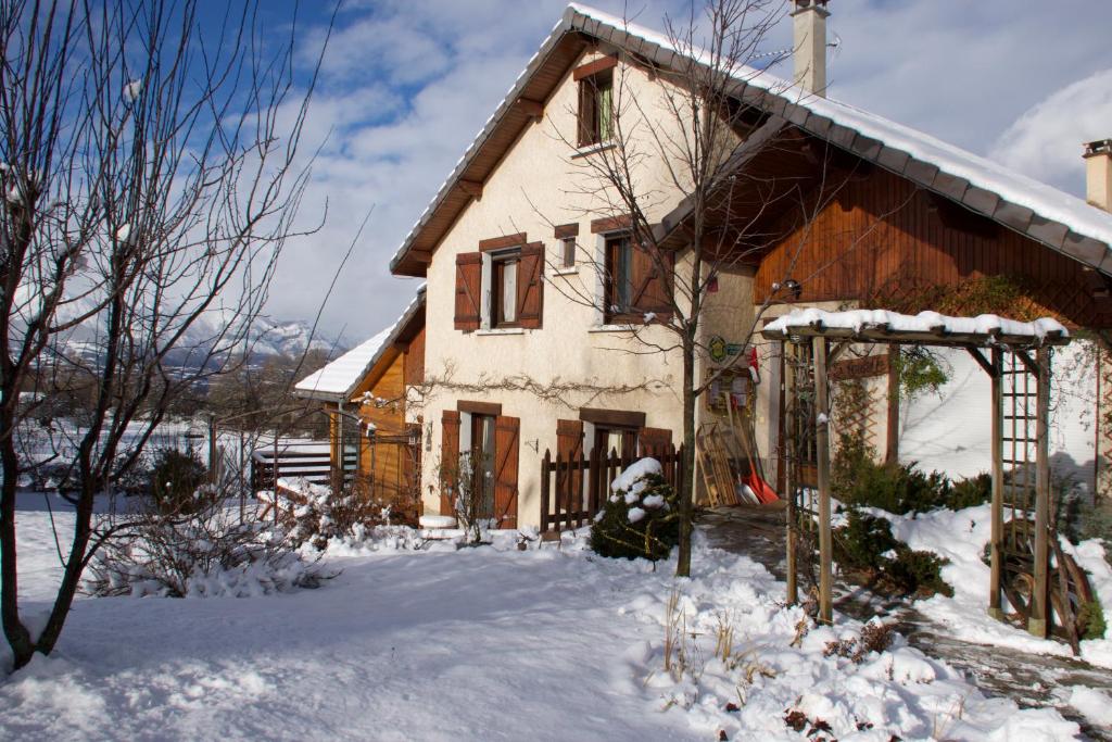"La Coustille" Chambres et Table d'Hôtes v zimě