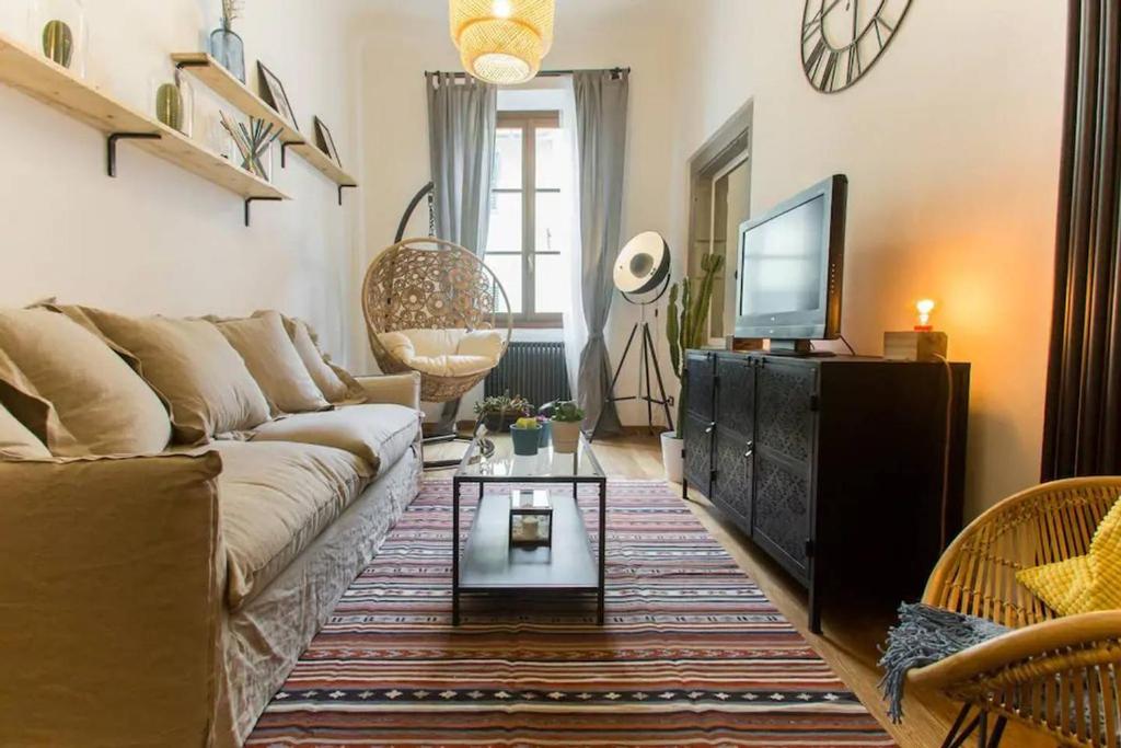 Step to Duomo and All the Sights from Refurbished Apartment