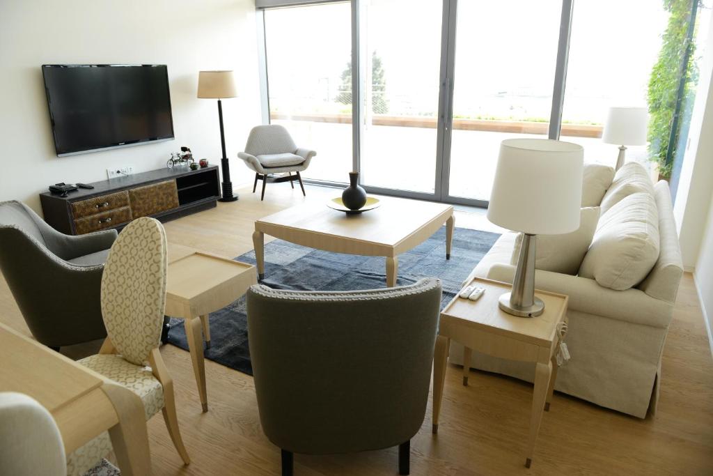 TV a/nebo společenská místnost v ubytování Ataköy Marina Park Hotel Residence