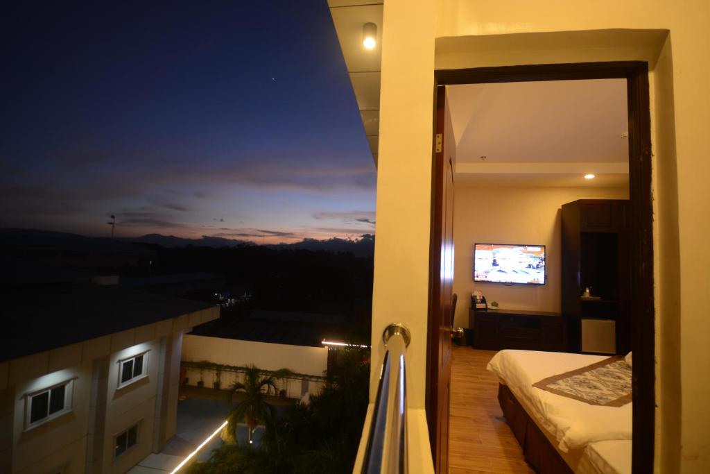 TV a/nebo společenská místnost v ubytování Palawan Uno Hotel