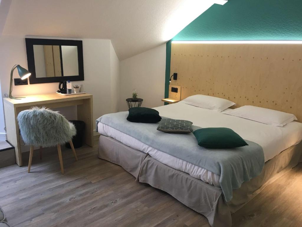 Postel nebo postele na pokoji v ubytování Best Western Bridge Hotel Lyon East