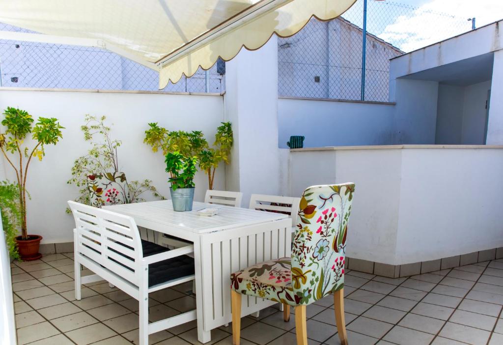 Balkón alebo terasa v ubytovaní Sea & Wave La Finestra Apartment
