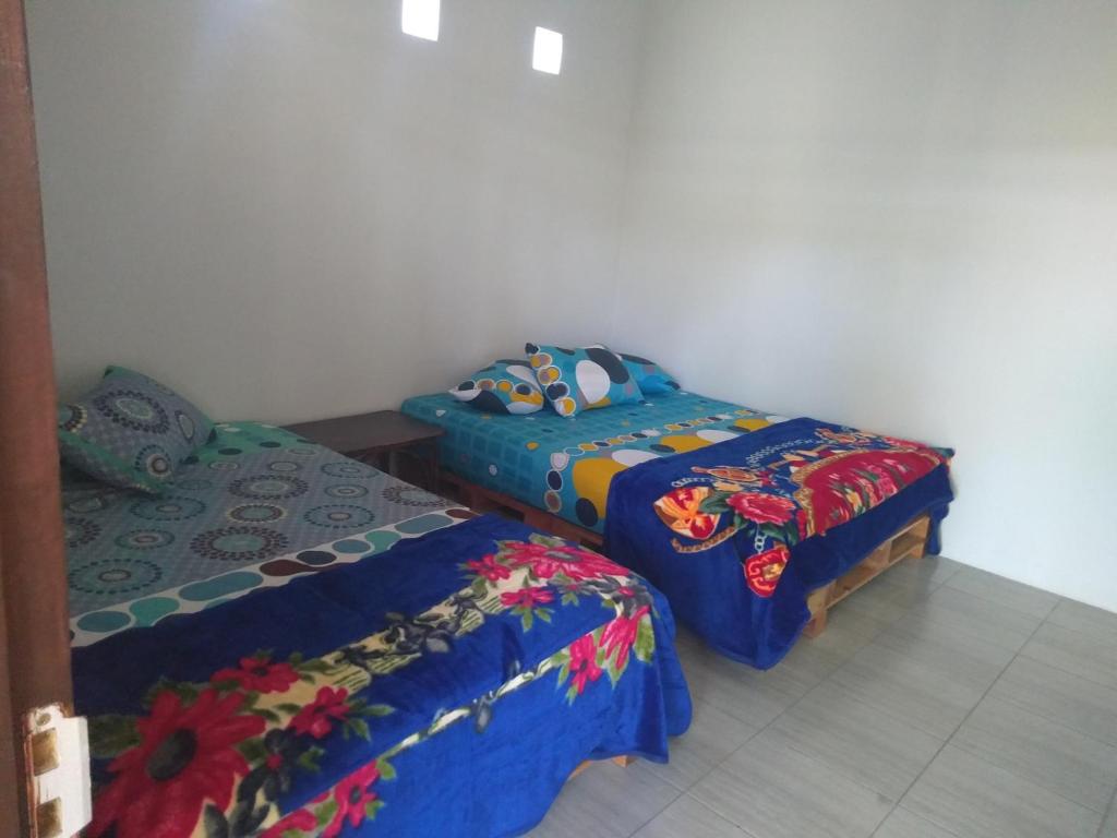 Postel nebo postele na pokoji v ubytování Bromo Tanjung