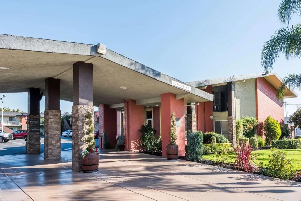 Days Inn & Suites by Wyndham Lodi in Lodi