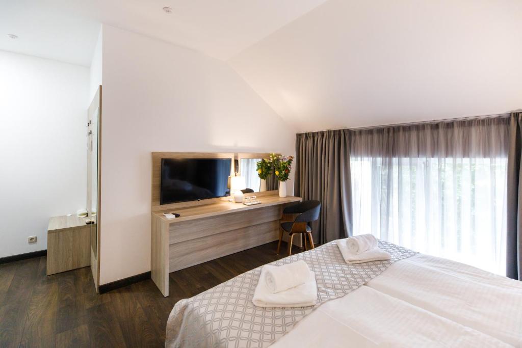 TV a/nebo společenská místnost v ubytování Hotel Antonio