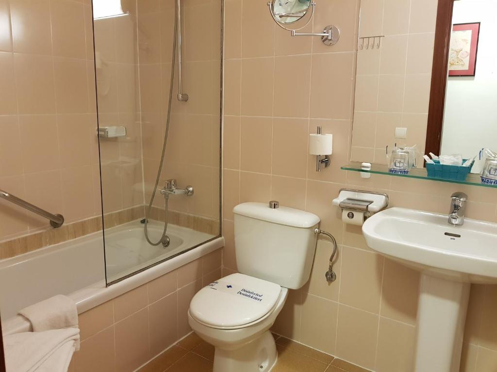 A bathroom at Hotel La Residencia