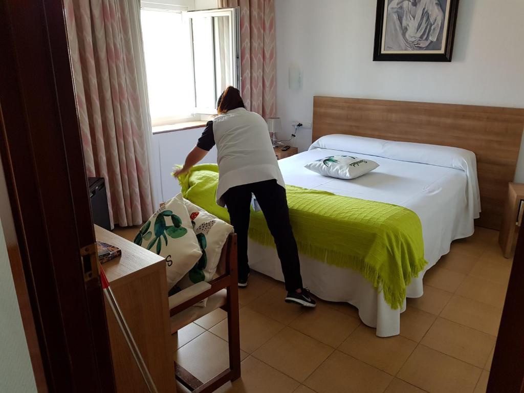 A bed or beds in a room at Hotel La Residencia