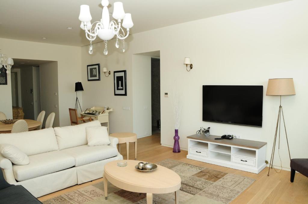 TV a/nebo společenská místnost v ubytování Ataköy Marina Park Hotel Residence