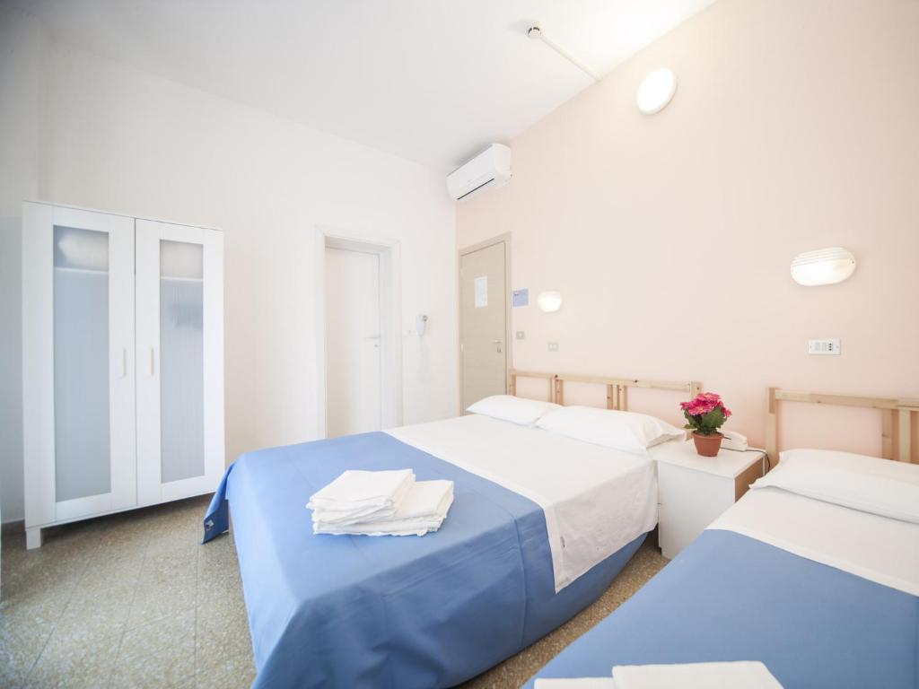 Posteľ alebo postele v izbe v ubytovaní Hotel Colombo