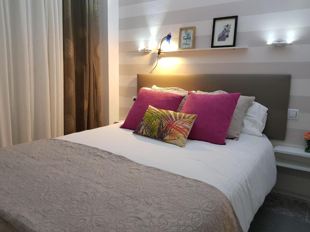 A bed or beds in a room at Residencial Colibrí