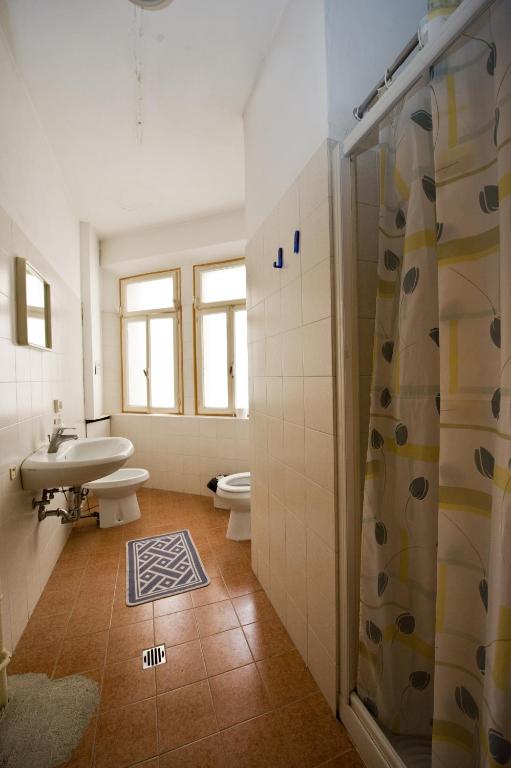 Koupelna v ubytování Ostello Domus Civica
