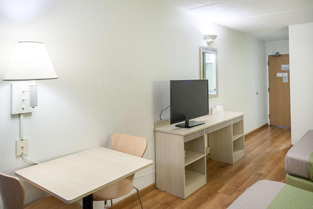 Motel 6-Binghamton, NY - 豪华皇后室和两个大床 - 吸烟
