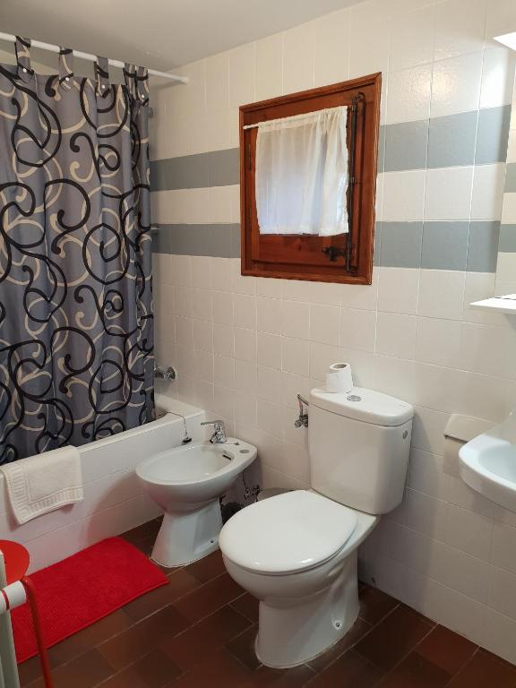 Koupelna v ubytování Apartaments Can Bundanci