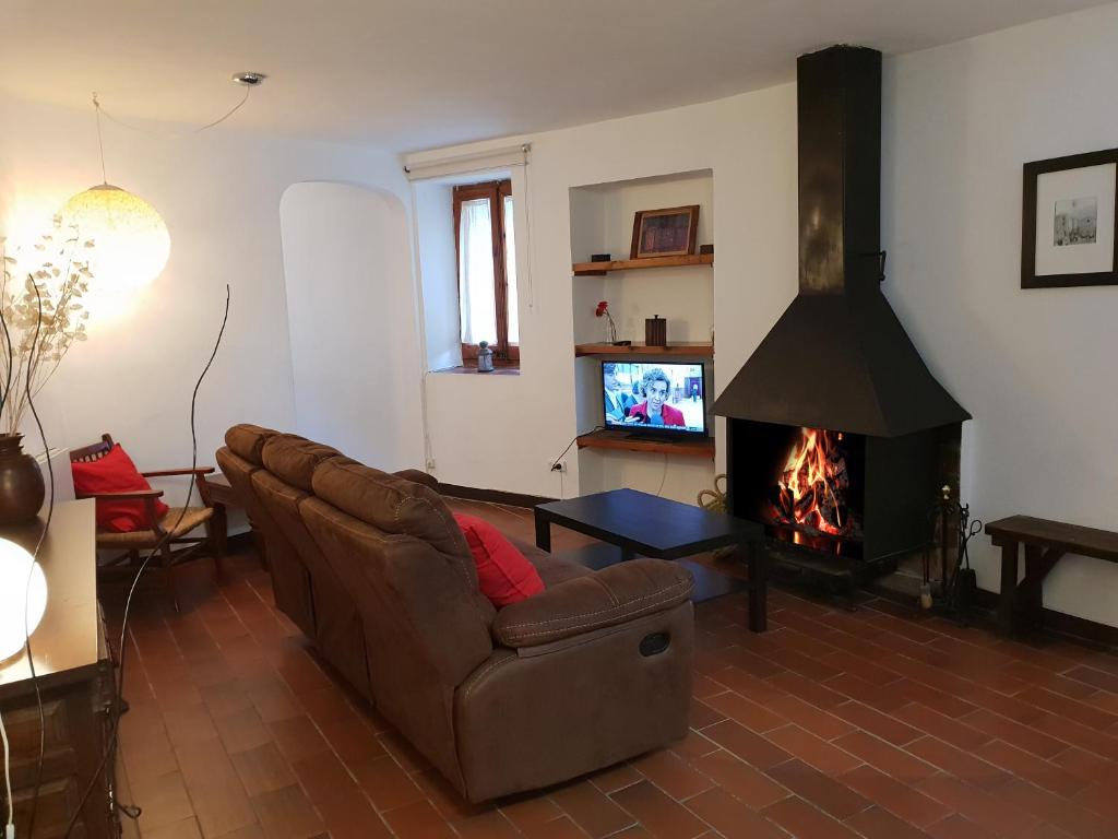 TV a/nebo společenská místnost v ubytování Apartaments Can Bundanci