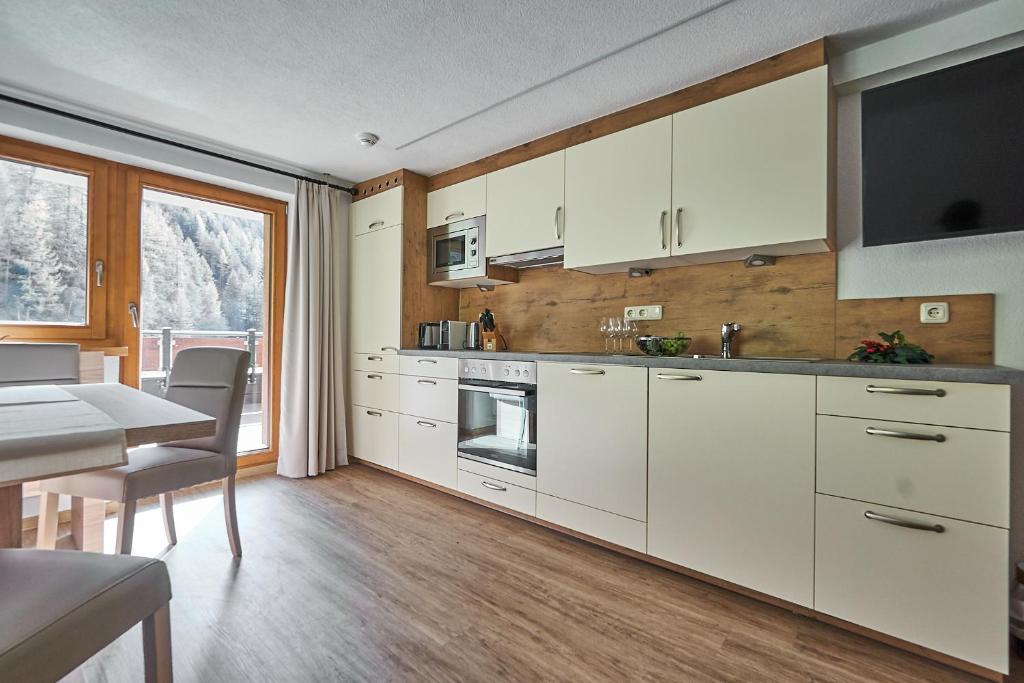 Kuchyň nebo kuchyňský kout v ubytování Hotel Garni Schönblick