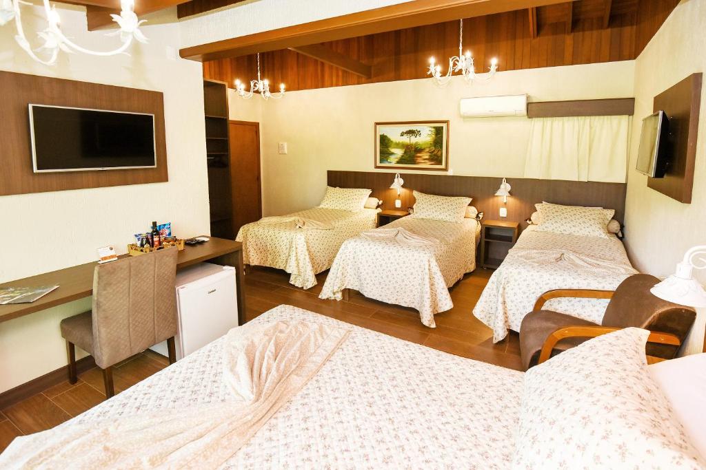 TV a/nebo společenská místnost v ubytování Hotel Kehl Haus