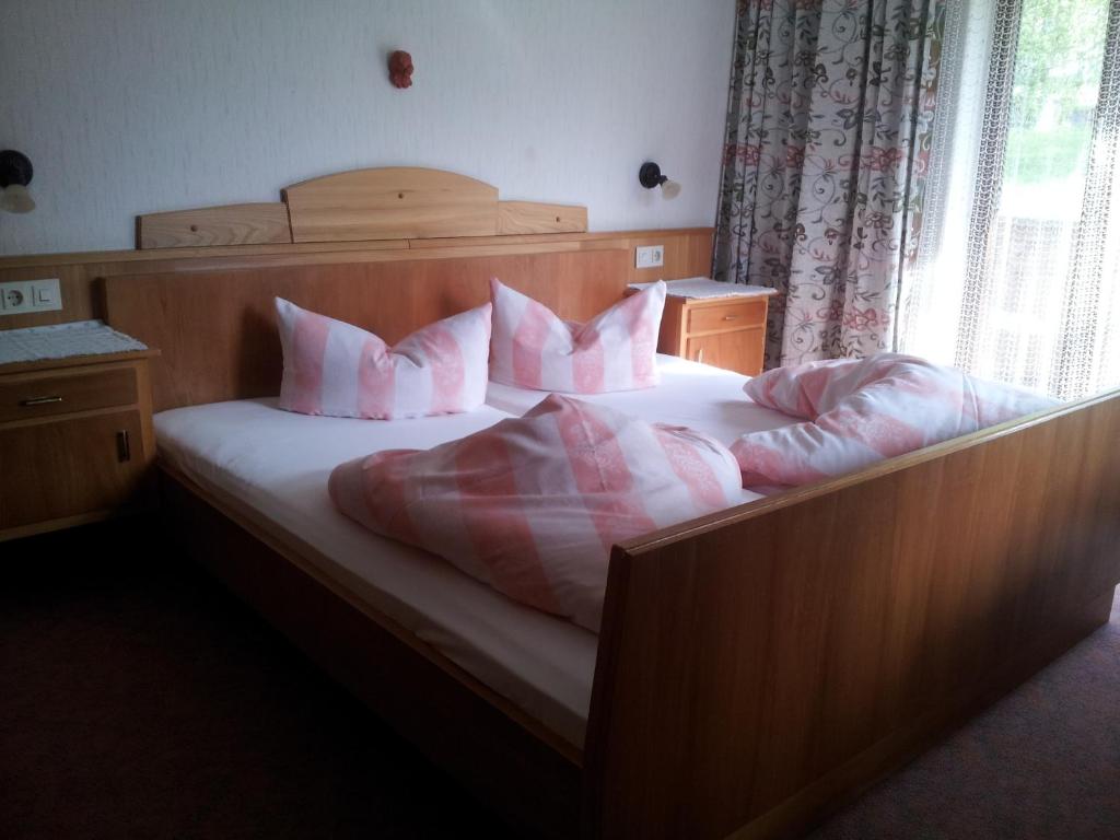 Postel nebo postele na pokoji v ubytování Gästepension Wiesenheim