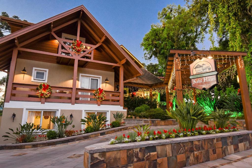 a house with flowers in front of it at Hotel Kehl Haus in Gramado